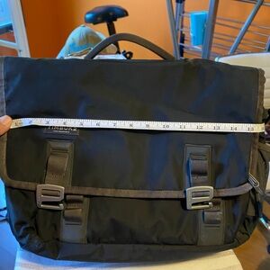 Timbuk2 Black Urban Messenger Bag with Durable Design